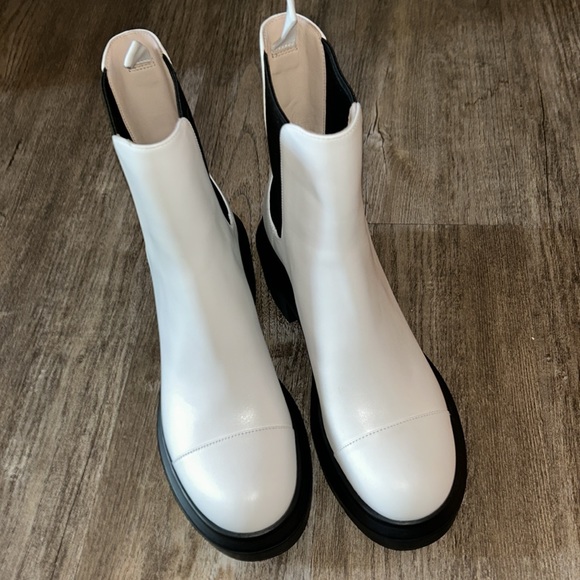 Stuart weitzman- Above Ankle leather slip on Boots. 2” heel. Size-6.5 - Picture 9 of 9